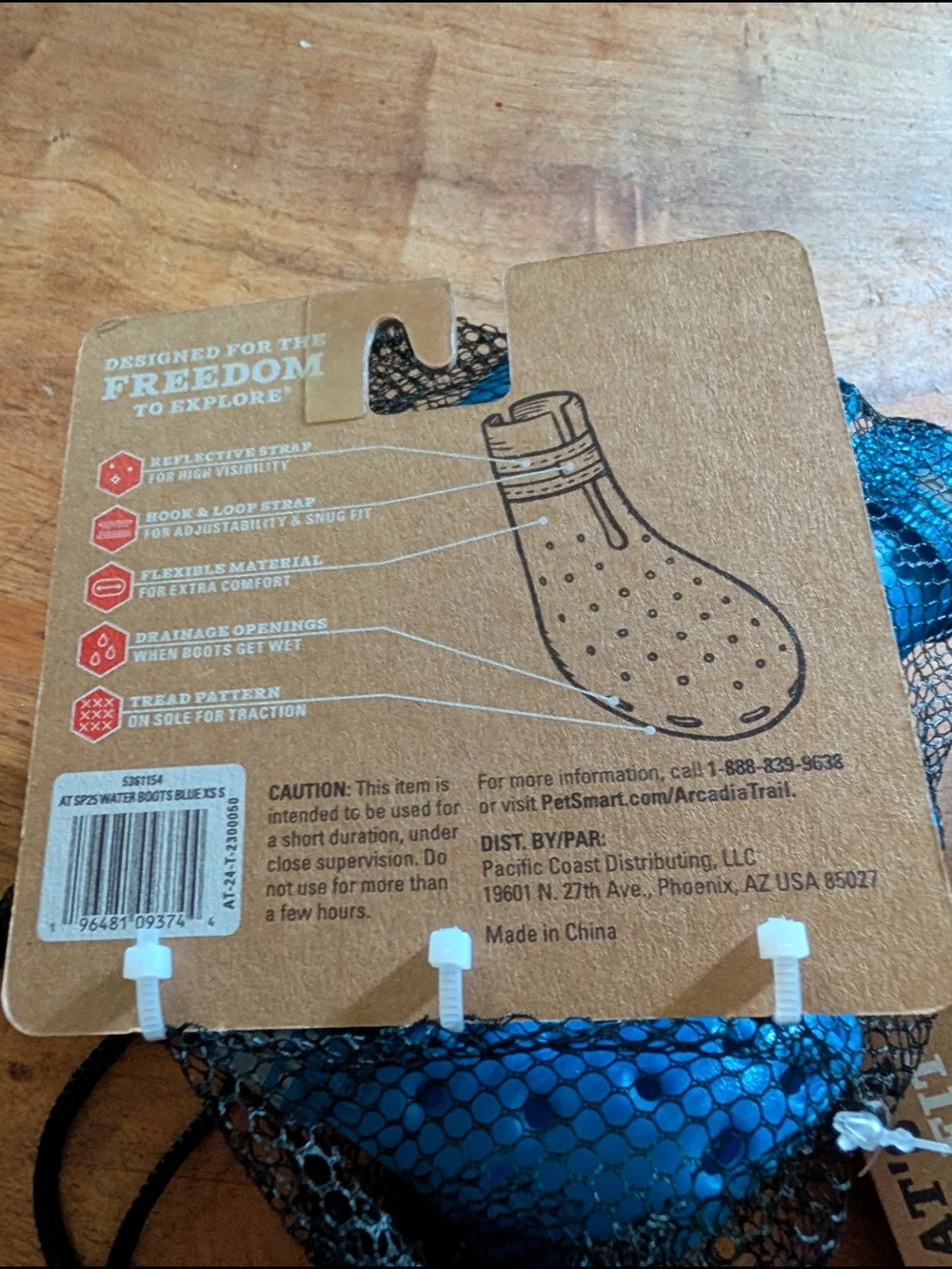 NWT Water And Hot Cement Clogs For Small Dogs